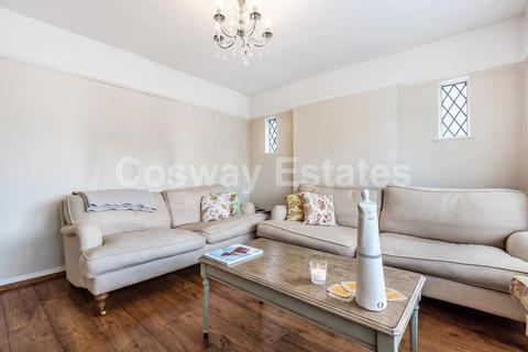 10 Devonshire Road, London, NW7 1LL