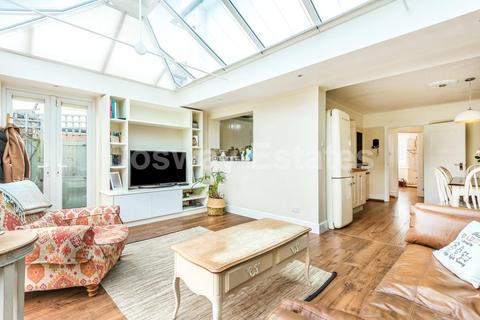 10 Devonshire Road, London, NW7 1LL