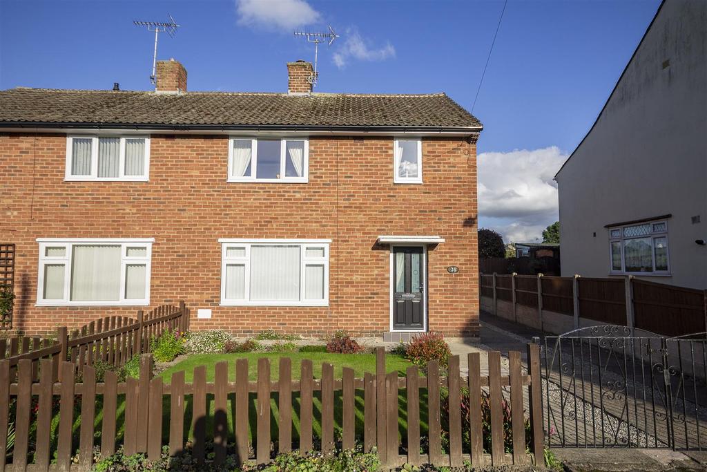 Queen Street, Pilsley, Chesterfield 3 bed semidetached house £154,950