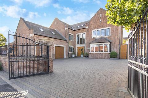 Heyes House, 9 Doncaster Road, Braithwell, Rotherham, S66 7BB