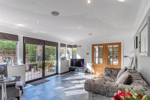 Heyes House, 9 Doncaster Road, Braithwell, Rotherham, S66 7BB