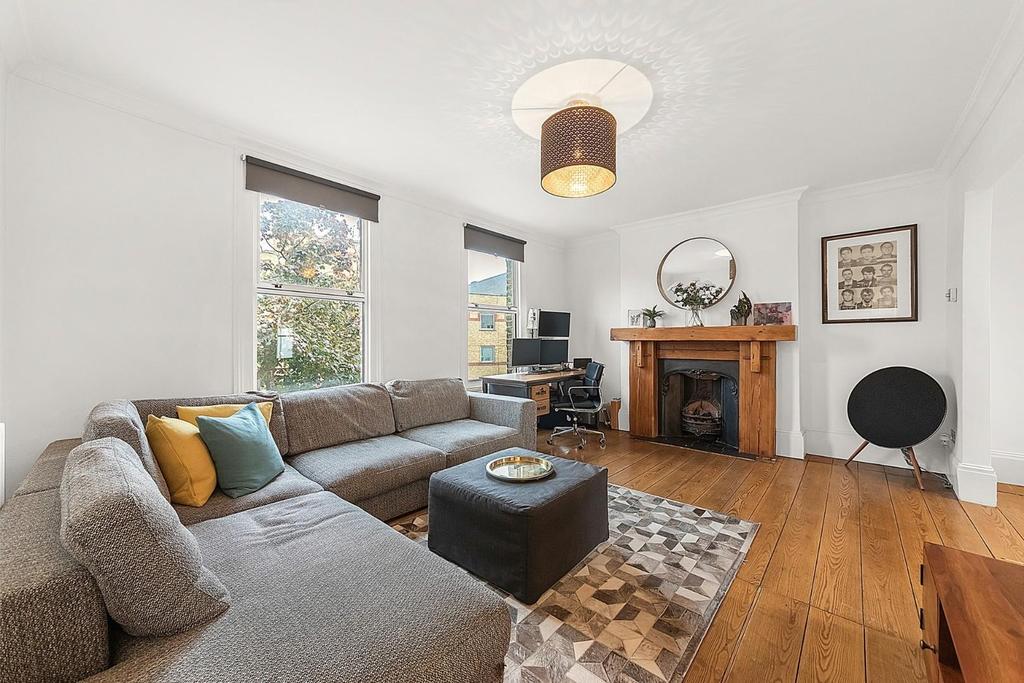 Union Road, SW4 2 bed flat £625,000
