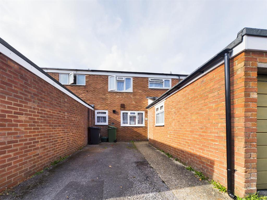 Culver Road, Basingstoke 4 bed terraced house £295,000