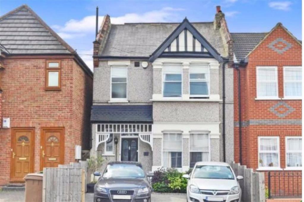Hall Lane, Chingford 3 bed semidetached house £1,700 pcm (£392 pw)