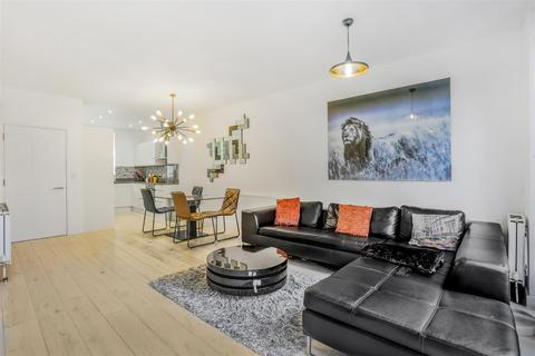 12 North Street, Carshalton, SM5 2HU