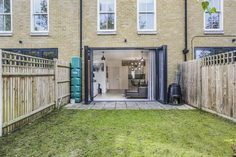 12 North Street, Carshalton, SM5 2HU