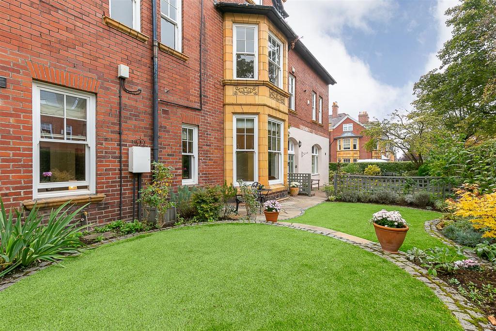 West Avenue, Gosforth, Newcastle upon... 2 bed flat £395,000