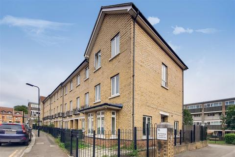 50 Carlisle Road, London, E10 5JE