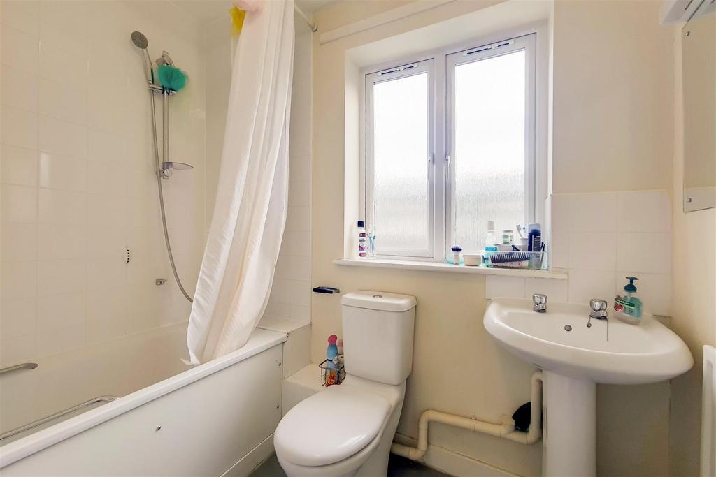 10 Bathroom-0.jpg
