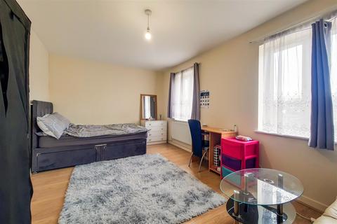 50 Carlisle Road, London, E10 5JE