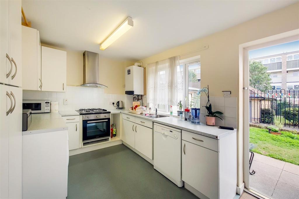 4 Kitchen-0.jpg