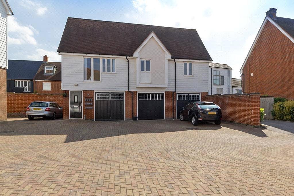Bluebell Drive, Sittingbourne, Kent, ME10 2 bed apartment £975 pcm (£