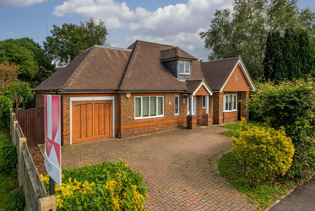 Bookham 4 bed bungalow £2,900 pcm (£669 pw)