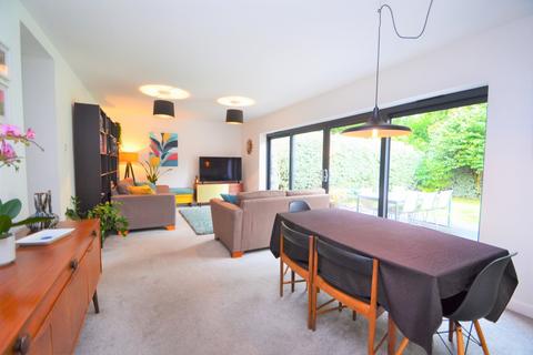 8 Hocombe Drive, Chandler's Ford, Eastleigh, SO53 5QE