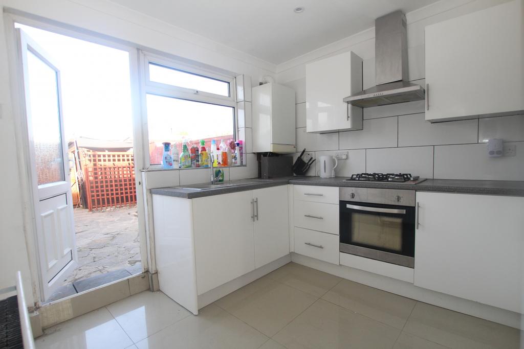 Albany park avenue, enfield, en3 stunning three