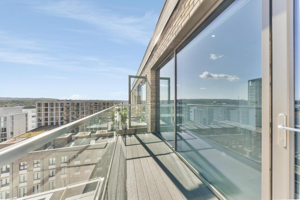 Windlass House, Royal Wharf, London, E16 2 bed apartment £550,000