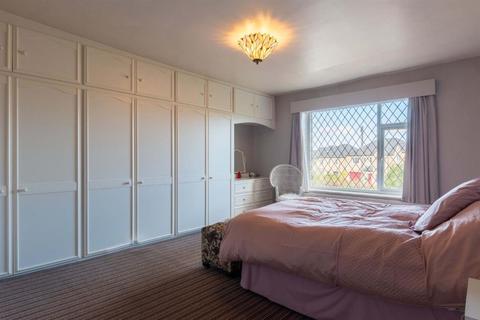 86 Carrbottom Road, Greengates, Bradford, BD10 0BD