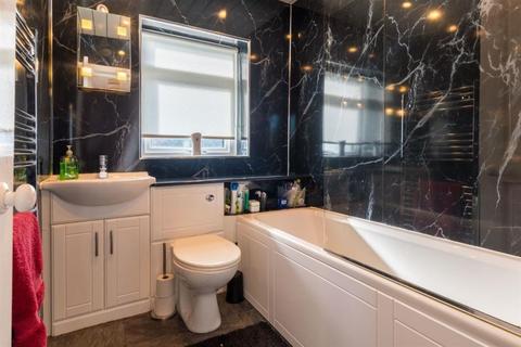 86 Carrbottom Road, Greengates, Bradford, BD10 0BD