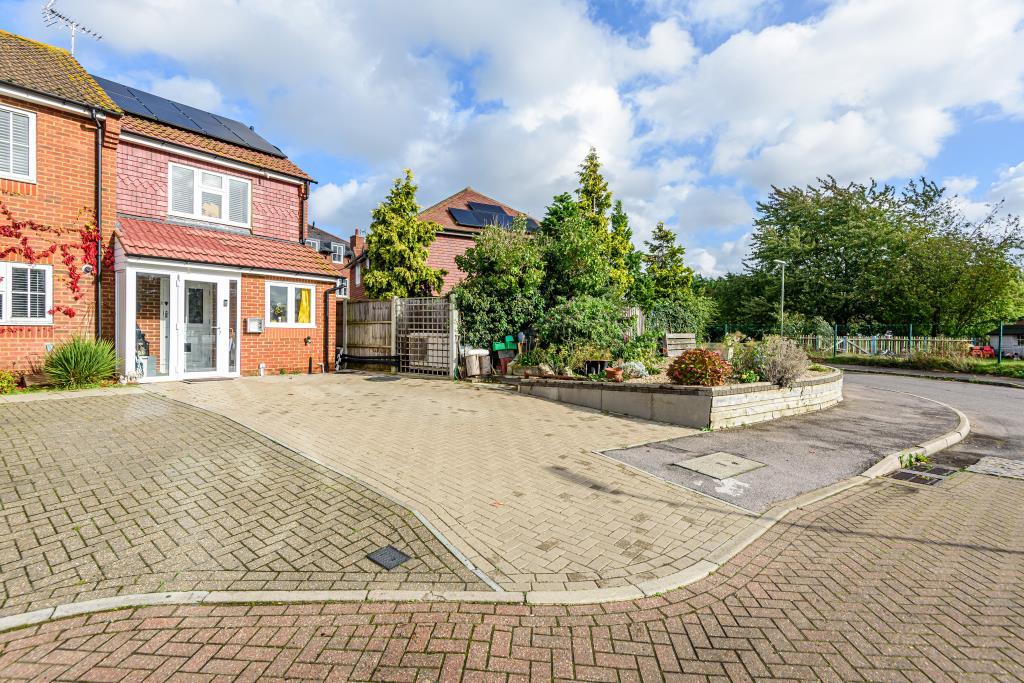 Ripley, Surrey, GU23 2 bed end of terrace house £450,000
