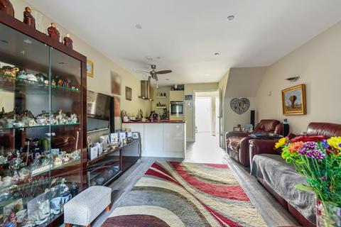 14 Dorton Way, Ripley, Woking, GU23 6BT