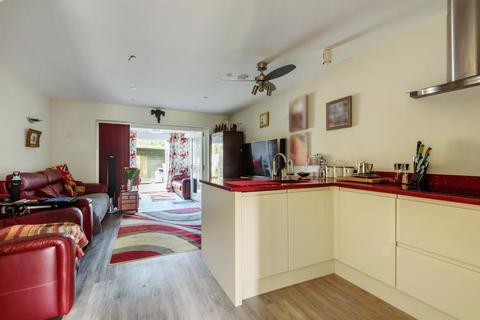 14 Dorton Way, Ripley, Woking, GU23 6BT