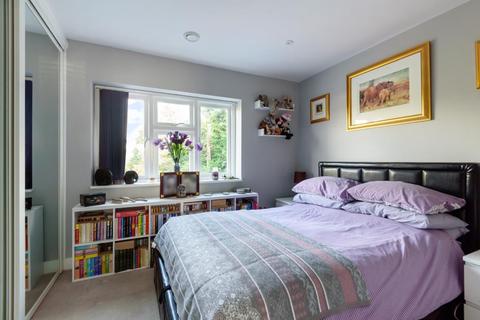 14 Dorton Way, Ripley, Woking, GU23 6BT