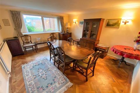 3 Fairways Close, Stourbridge, DY8 2RW