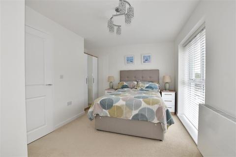 4 Kings Way, Folkestone, CT19 5UX