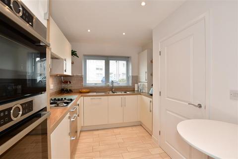 4 Kings Way, Folkestone, CT19 5UX