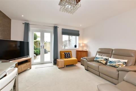 4 Kings Way, Folkestone, CT19 5UX