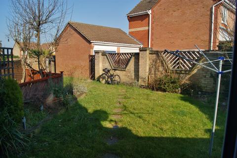 2 bedroom semi-detached house to rent, Haselmere Close, Bury St. Edmunds IP32