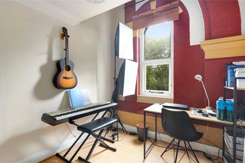 2 bedroom flat for sale - Temple Court, 52 Rectory Square, London, E1
