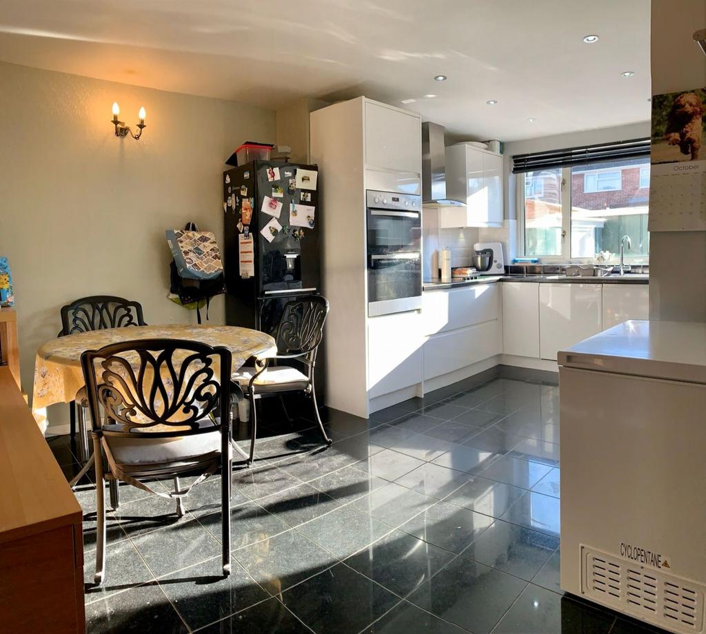 Kitchen / dining room