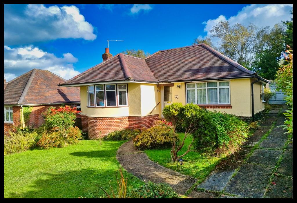 Ashdene Road, Ashurst SO40 2 bed detached bungalow £400,000