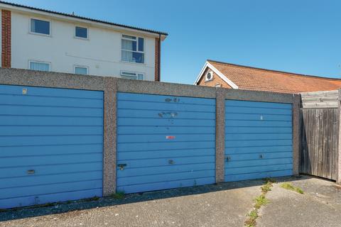 2, Royal Court Pier Avenue, Whitstable, CT5 2SB