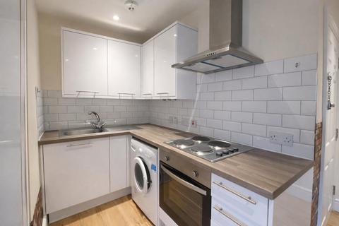 Studio to rent, Desborough Avenue,
