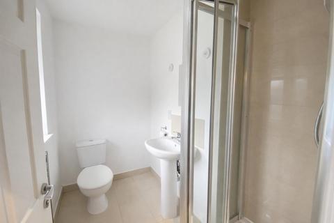 Studio to rent, Desborough Avenue,