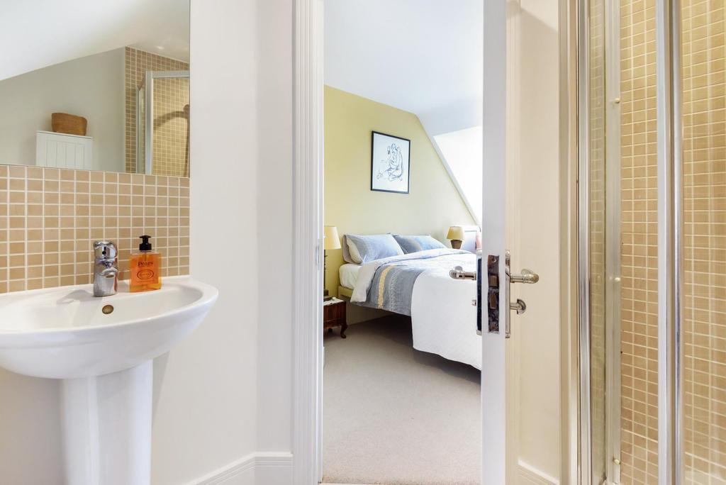 En-Suite Bathroom