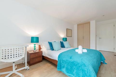 3 bedroom apartment to rent - Canary Wharf 3 bedroom close to University access