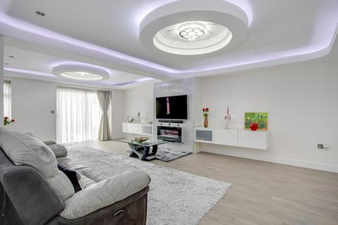 5 Burlington Close, Pinner, HA5 2TP