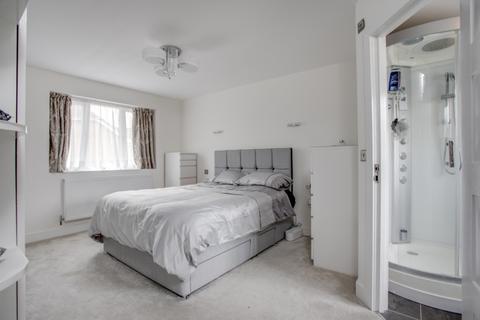 5 Burlington Close, Pinner, HA5 2TP