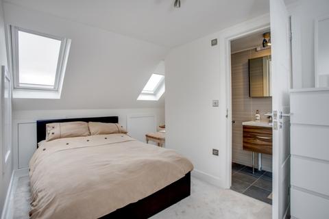5 Burlington Close, Pinner, HA5 2TP