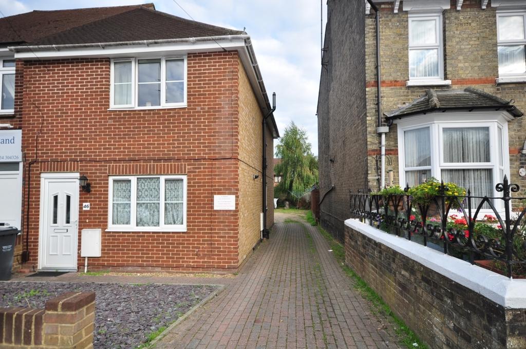 Holborough Road Snodland ME6 1 bed apartment £700 pcm (£162 pw)