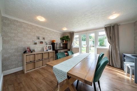70 Roseheath, Hemel Hempstead, HP1 2NG