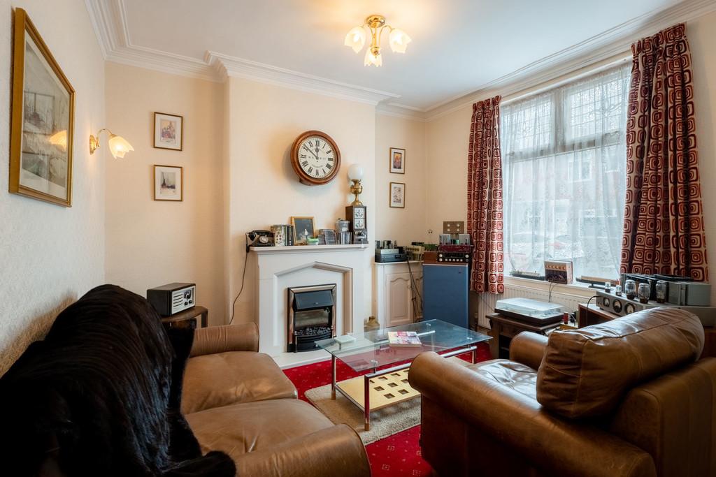 Dial Road, Great Moor, Stockport SK2 7QB 2 bed detached house £220,000