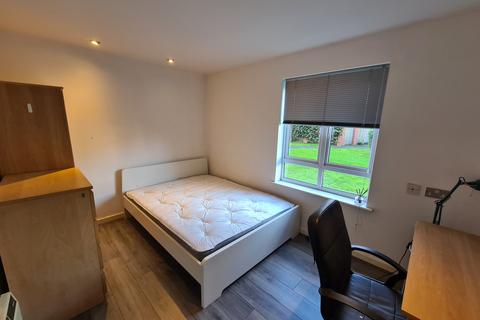 3 bedroom flat to rent, 288 Stretford Road, HUlme, Manchester. M15 5TQ