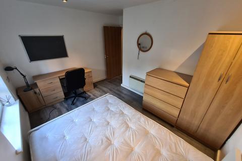 3 bedroom flat to rent, 288 Stretford Road, HUlme, Manchester. M15 5TQ