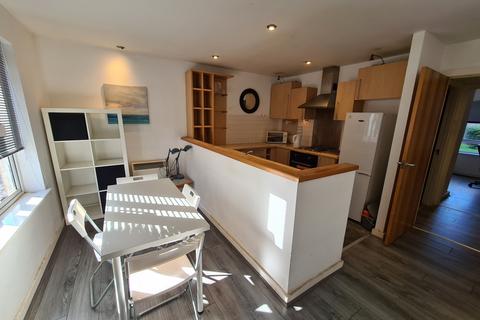 3 bedroom apartment to rent, 288 Stretford Road, HUlme, Manchester. M15 5TQ