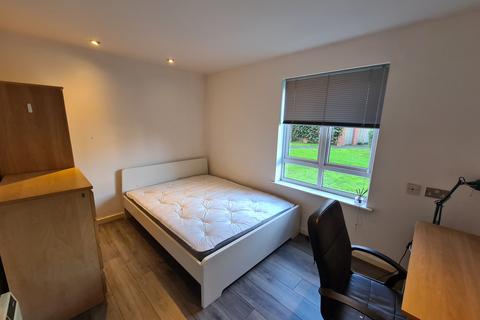 3 bedroom apartment to rent, 288 Stretford Road, HUlme, Manchester. M15 5TQ