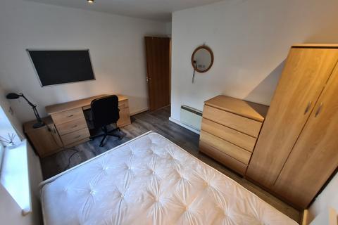3 bedroom apartment to rent, 288 Stretford Road, HUlme, Manchester. M15 5TQ